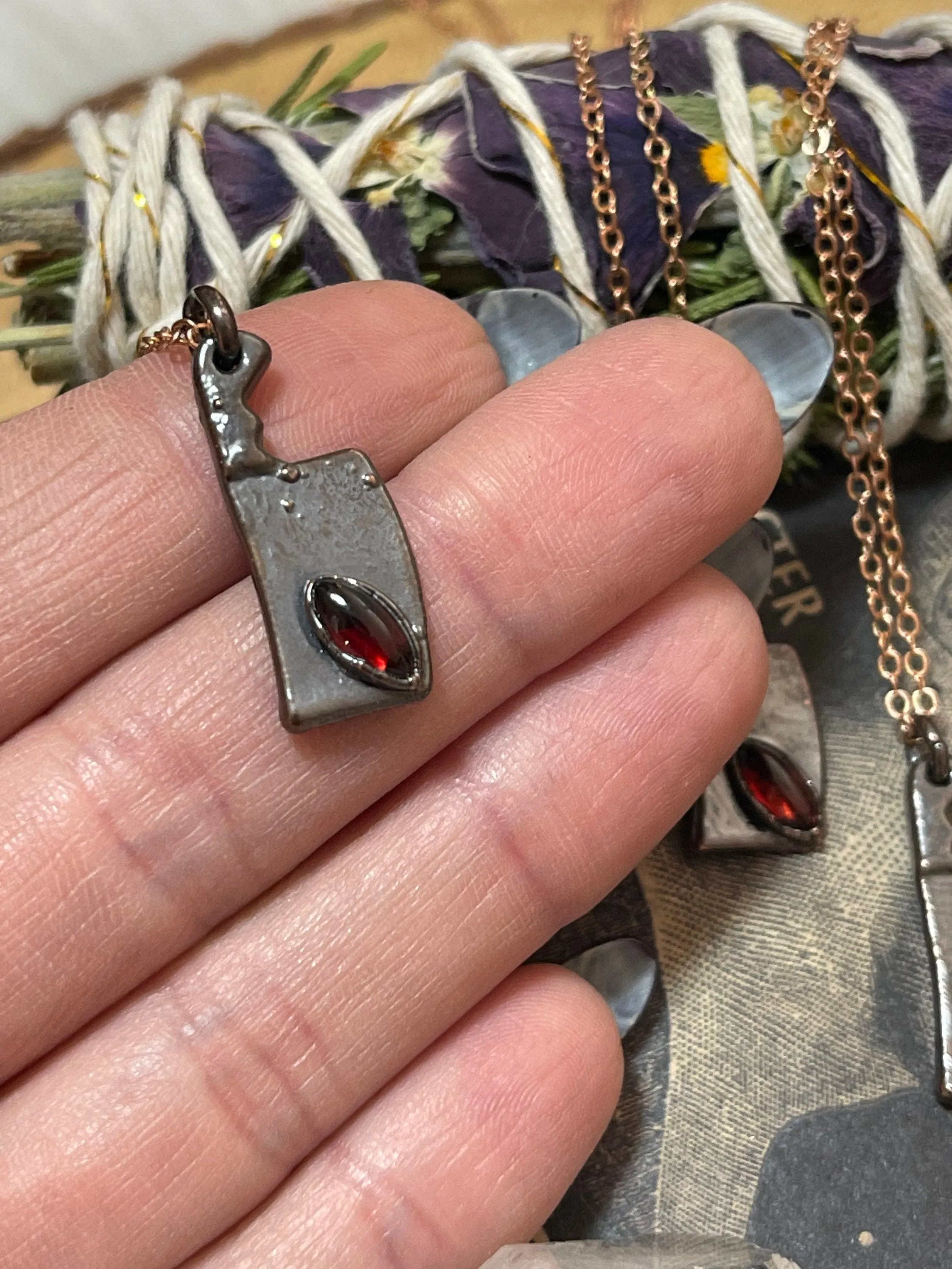 Butcher’s knife with garnet