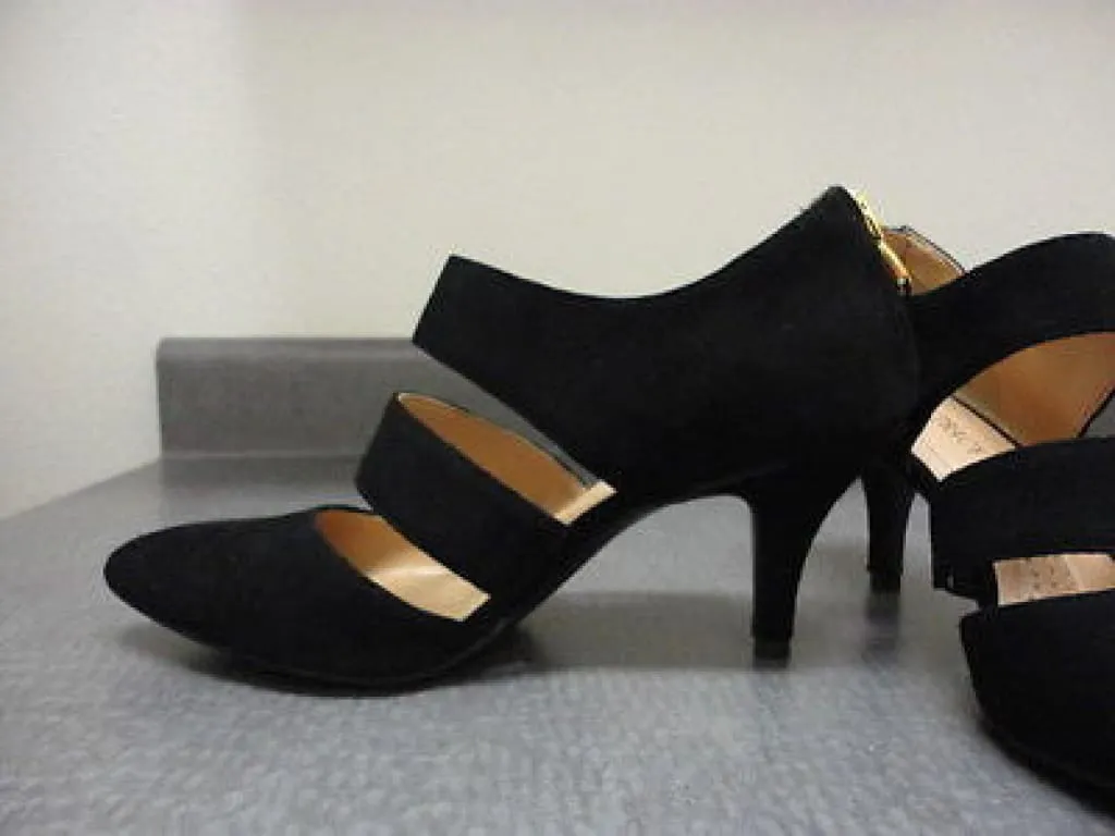 ELLEN TRACY Biana Black Suede Pumps •Black•