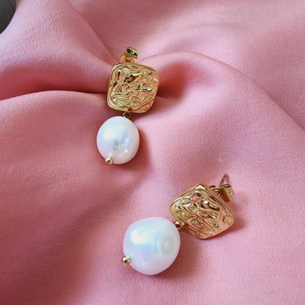 Sophia Pearl Earrings