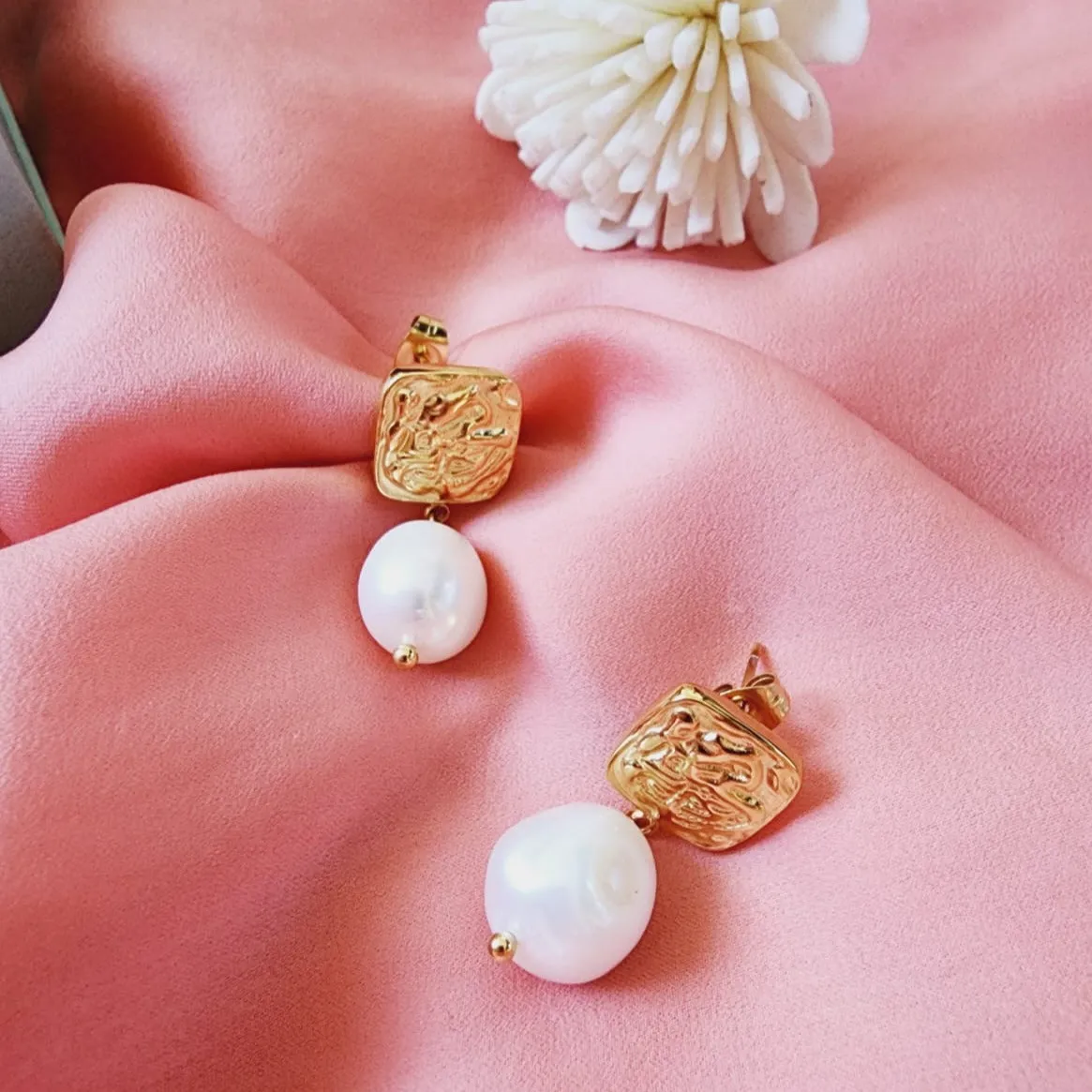 Sophia Pearl Earrings