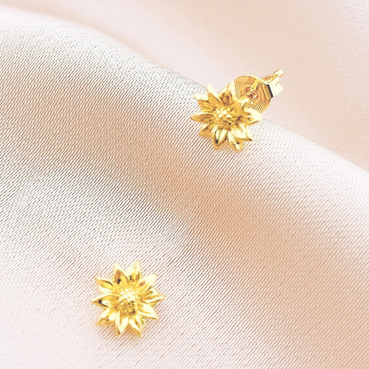 Women's Fashion Daisy Stud Earring